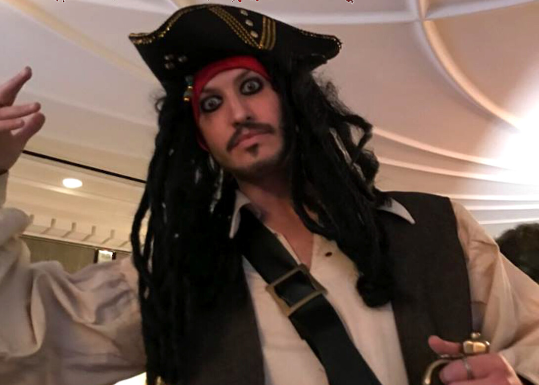 pirate stilt walker hire uk